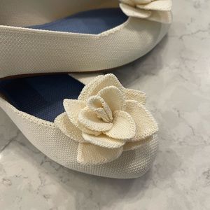 ROTHY’S The Petal Square. Love Bird. Size 8.5 Never Worn!